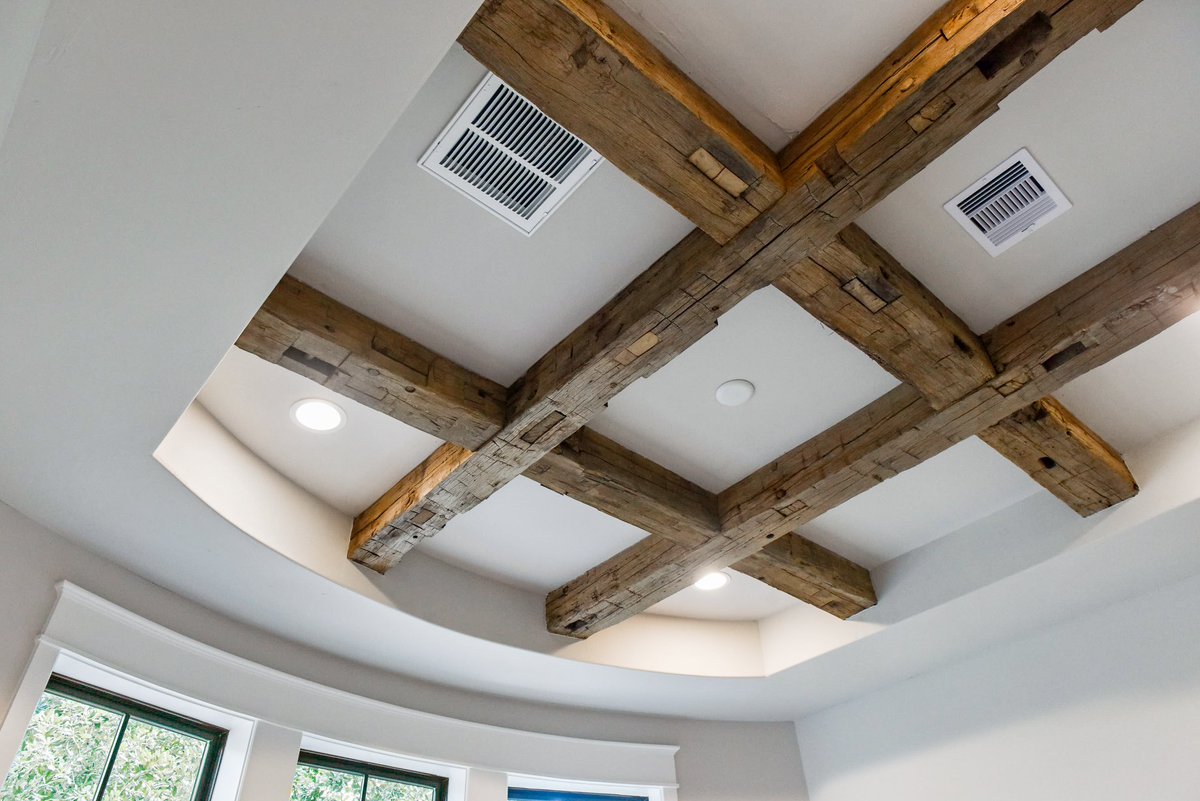 fairmontCustHms's tweet photo. When it comes to interior design, reclaimed wood can be used anywhere that new wood products can be installed. It brings instant depth and character to any room. https://t.co/33GIVXFVsA #reclaimedwood #cusomthomesfulshear #customhomesfulbrook #customhomeskaty #designbuildhomes https://t.co/qyox63VGV4