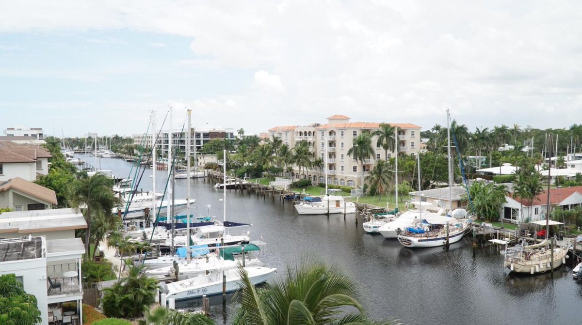 Paradise found at AquaVue ✅ Loft-inspired floor plans with calming views. Does it get any better? #FortLauderdale