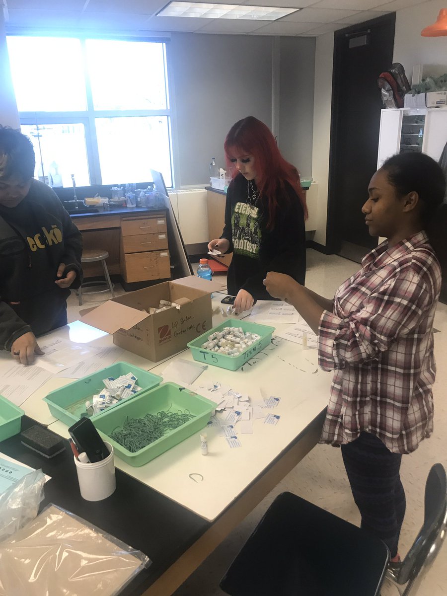 healy_class's tweet photo. Students working on our lip balm chemistry presents! https://t.co/HB4ZcyuTiJ