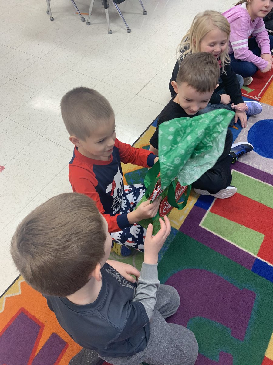 AnnaKatherineH's tweet photo. inspired by @burgessdave this morning - there was a present in the middle of the carpet whenever Ss came in this morning! Guessed, wondered, touched, & hooked them into our writing of Christmas memories today! #PKVProud #KidsDeserveIt #TLAP #SSD200 #SSD12DAYS https://t.co/y1OIHULGNO