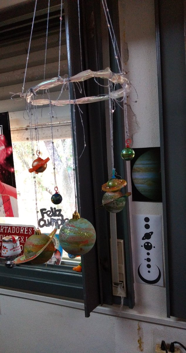 PatricioZain's tweet photo. Hermosa decoración puso #codirectora en la oficina 🥰☄️ https://t.co/VEwRqgdEqf