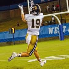 JWaldrop51's tweet photo. So excited for @Carrollton_High WR @austin_waldrop1 on his offer from @PointFootball !!! A very fast and dynamic WR, who's best football is ahead of him ! #MakeYourPoint #TogetherWeFly @RecruitGeorgia @PointSkyhawks @Coachdixon44 https://t.co/TCvhOE6jqY