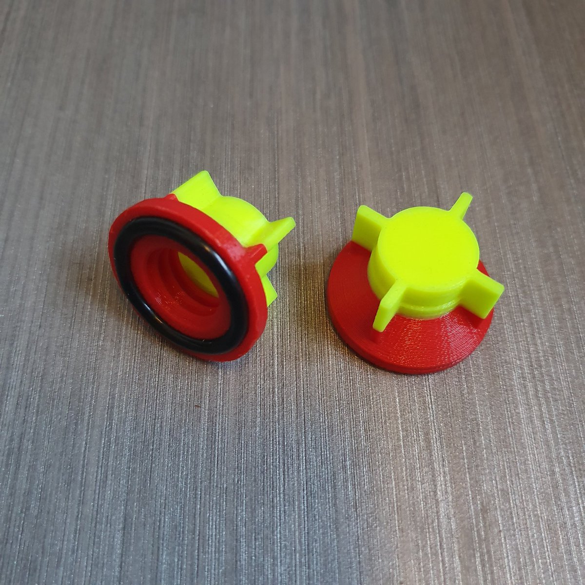 Thanks to <a href="/drpipelondon/">Dr Pipe</a> for sending me these silicone tube caps. Just pop an ecotec diverter o ring into the groove and it keeps your silicone fresh!