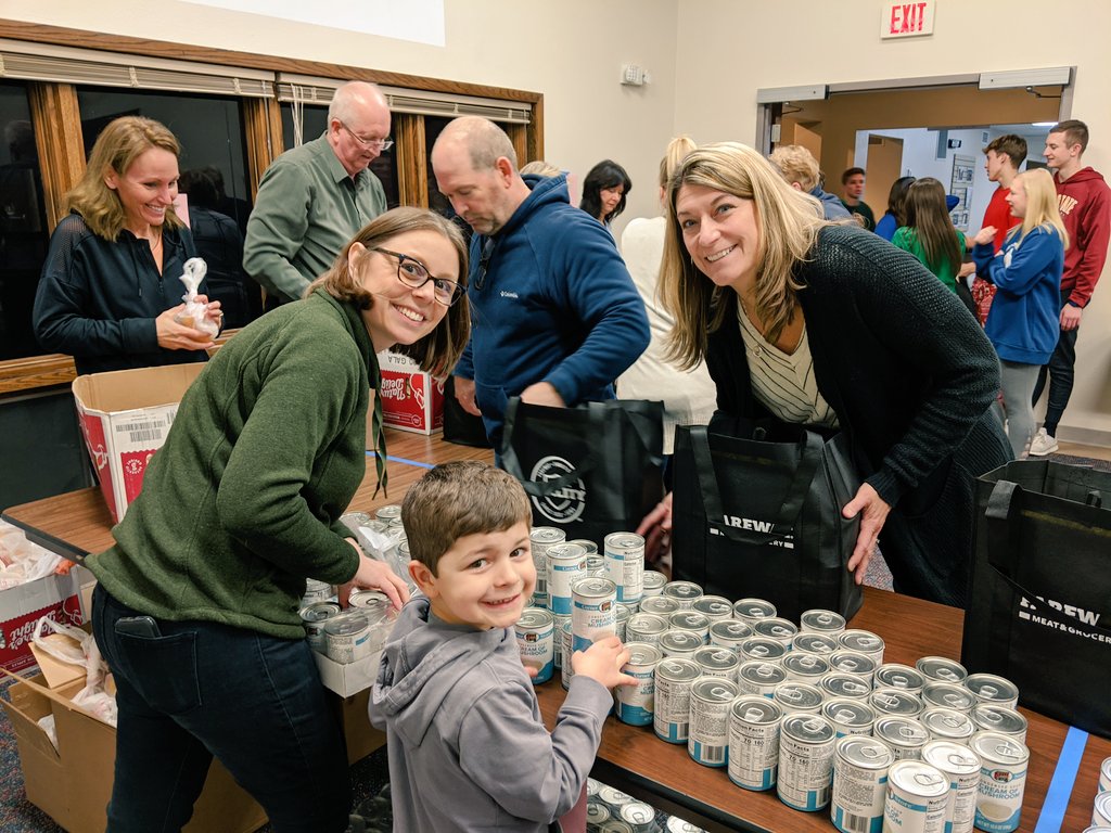 SEPSchools's tweet photo. Thank you to the volunteers who helped at the meal packing event organized by the LCC Mobilize Hunger Team on Monday evening! The food bags that were packed will go home with students & families to ensure they have healthy meals to eat during winter break. #sepolk #sepproud https://t.co/pADSqs3n5s