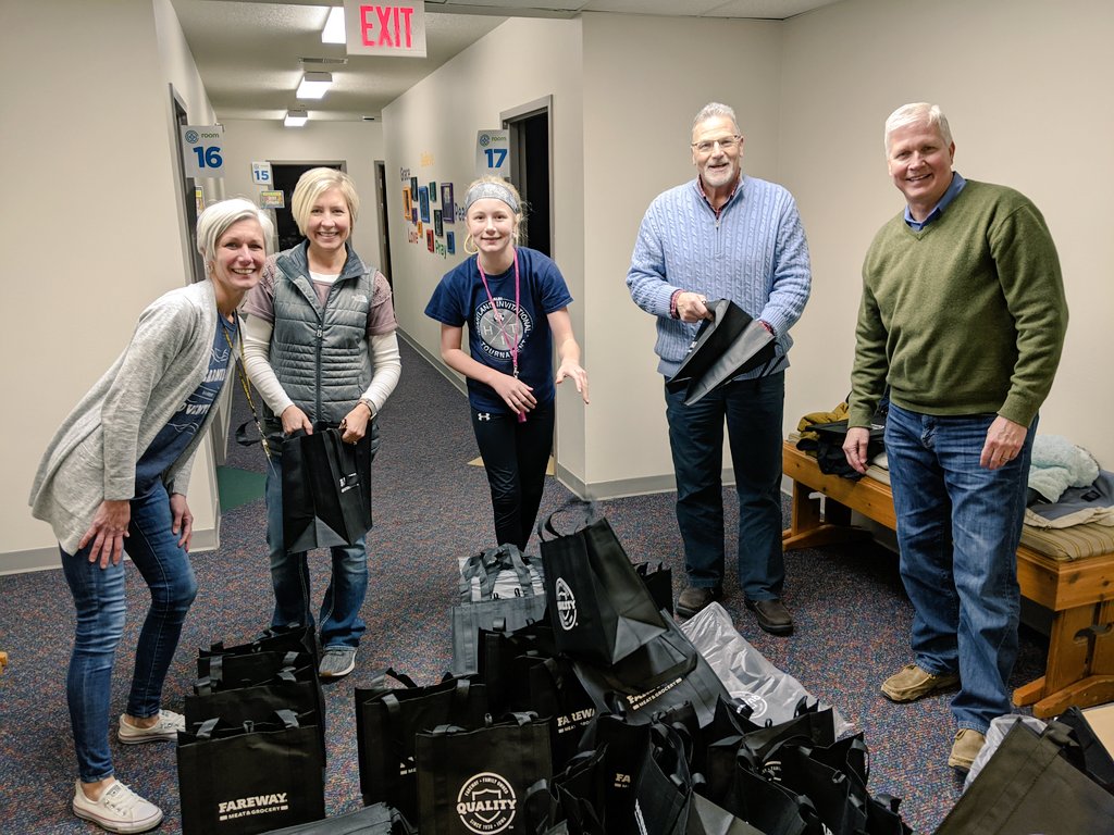 SEPSchools's tweet photo. Thank you to the volunteers who helped at the meal packing event organized by the LCC Mobilize Hunger Team on Monday evening! The food bags that were packed will go home with students & families to ensure they have healthy meals to eat during winter break. #sepolk #sepproud https://t.co/pADSqs3n5s