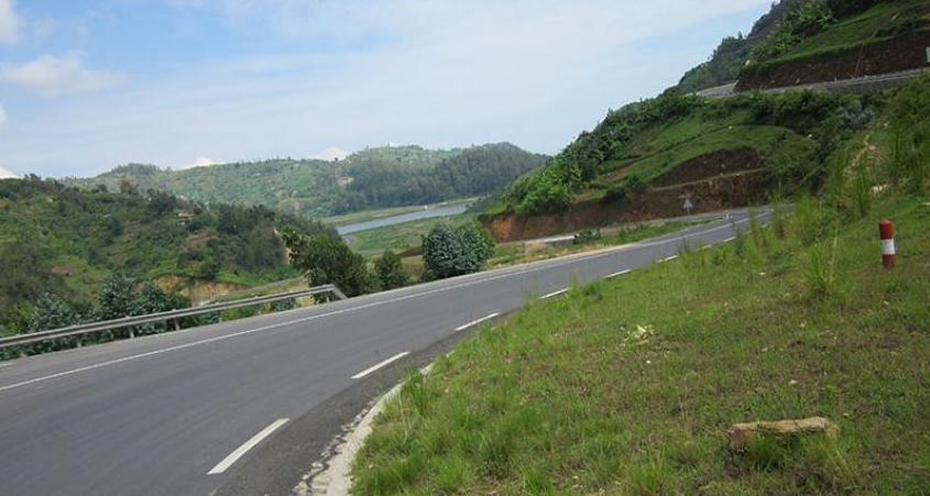 selfdriverwanda's tweet photo. Are you planning to #VisitRwanda? Come and Experience unforgettable asphalt road trip at (Kivu belt) that links five districts in the province. Rusizi, Nyamasheke, Karongi, Rutsiro and Rubavu and connects Rwanda to neighbouring countries of DR Congo and Burundi.
@SELFDRIVERWANDA https://t.co/RaHrekYamU