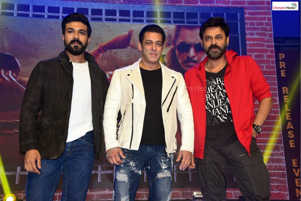 GLKSSS_Official's tweet photo. Exclusive Pictures.😍🔥 of
from much awaited #Dabangg3 Team in Hyderabad PreRelease Event.👌💖

#Dabangg3Promotions
@KicchaSudeep @BeingSalmanKhan #VictoryVenkatesh #RamCharan @sonakshisinha @saieemmanjrekar
@PDdancing @shreyasgroup @SureshProdns

Follow Us : 👉 @GLKSSS_Official https://t.co/B2w82jkaqT