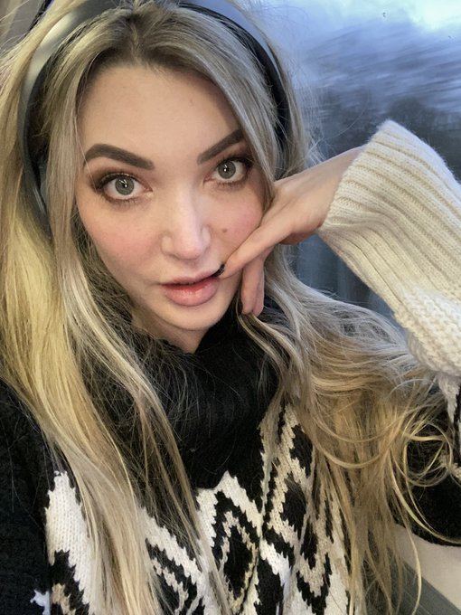 I&rsquo;m on the way to #Bristol 😘 https://t.co/1oJeakfCSn<a href="/tag/bristol"class="tags">#Bristol</a>