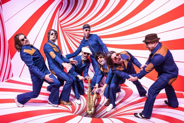armusmedia's tweet photo. Check Out These 8 Holiday/New Year's Eve Parties &amp; Concerts - Wishing You the Best This Holiday Season https://t.co/sbaqQpWZZT https://t.co/nb4tvJkJIl