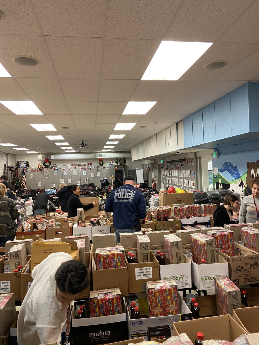 abanks_amy's tweet photo. Another successful Giving Tree @rcsdwoodbridge   Great community support for our families! #rcsdchampions https://t.co/MRFoKJNefq