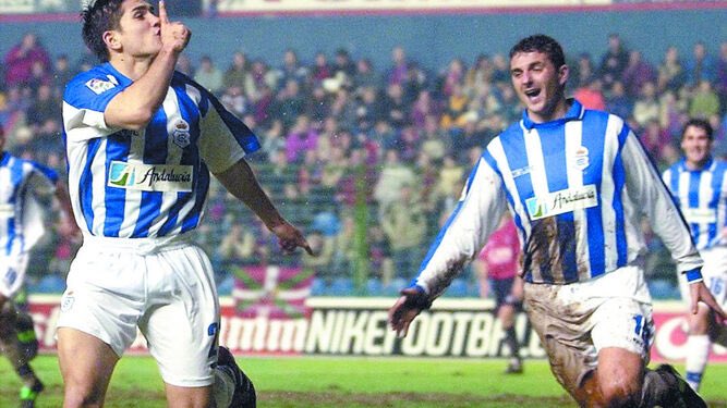 28xisco28's tweet photo. Hoy cumple 130 años el Abuelo del fútbol Español 🔵⚪️👴🏻. Un placer poder formar parte de su maravillosa historia @recreoficial 👏🏻👏🏻👏🏻 https://t.co/BsThPOzxbQ