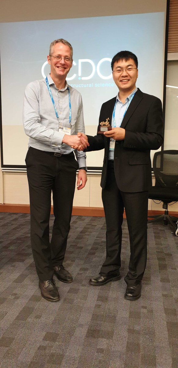 ccdc_cambridge's tweet photo. We are delighted to see Yao Wang receiving the one million prize from @JuergenHarter at the #CSD1million evening celebration, at AsCA. Yao Wang's structure (CSD Refcode XOPCAJ) was the millionth structure to be added to the #CSD. https://t.co/7crLtO8UpI