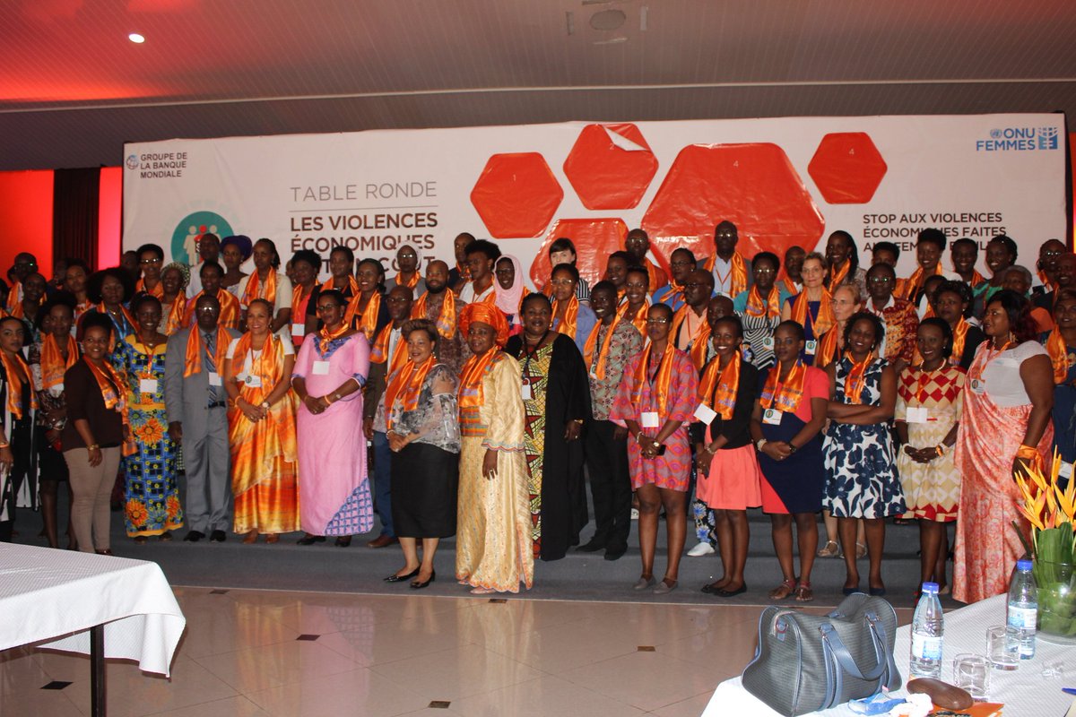 vouofobrondon's tweet photo. Nous participons a la Table Ronde  @WorldBank  et @UNWomenBurundi de dialogue avec les femmes entrepreneurs sur les causes et les conséquences de la violence économique sur l'autonomisation des femmes et des filles #EndEconomicViolenceAgainstWomen 
@JennetKem @VeroniqueKabon1 https://t.co/MMm99B7KHq