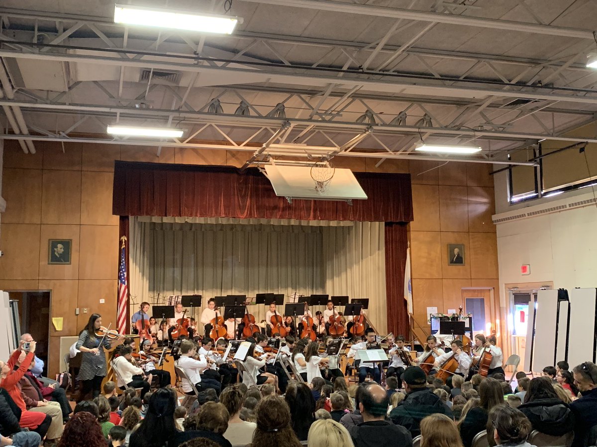 SBRHSMusic's tweet photo. 5th and 4th Grade Strings are spreading some Holiday cheer this morning at Chace Street School! https://t.co/X4XbPLkK8J