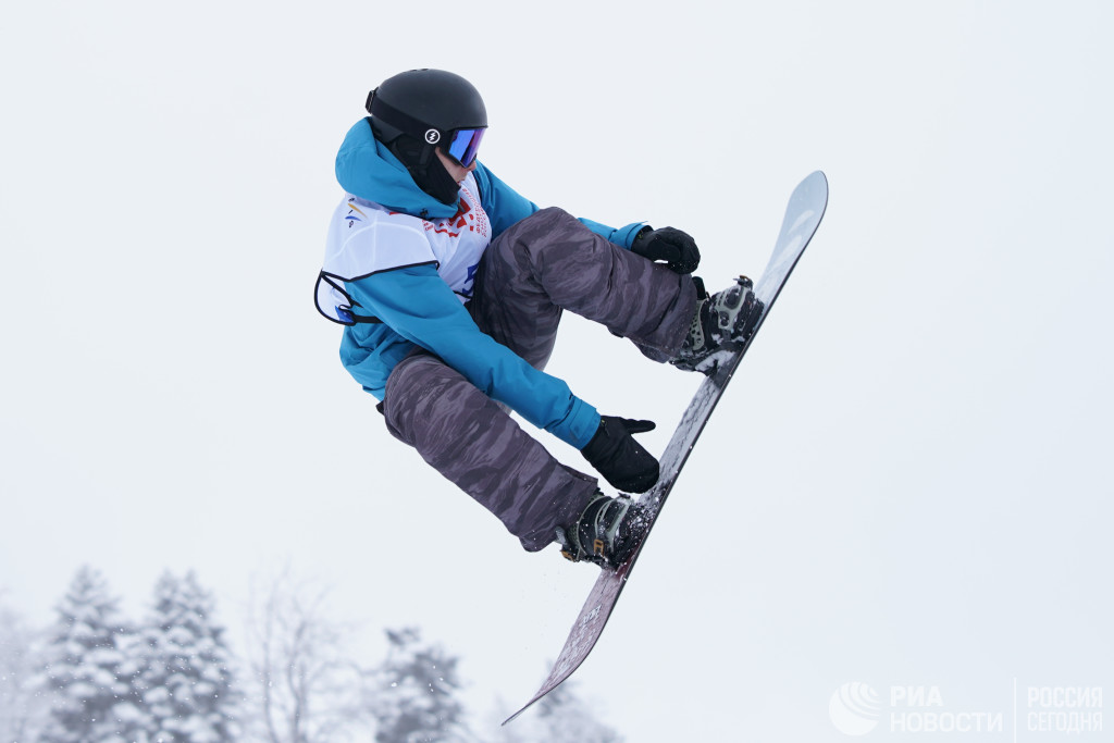Вик уайлд и алена заварзина. Сноуборд в канаде. Русский сноуборд. Вик уайлд сочи 2014. Сноуборд бертон т6.