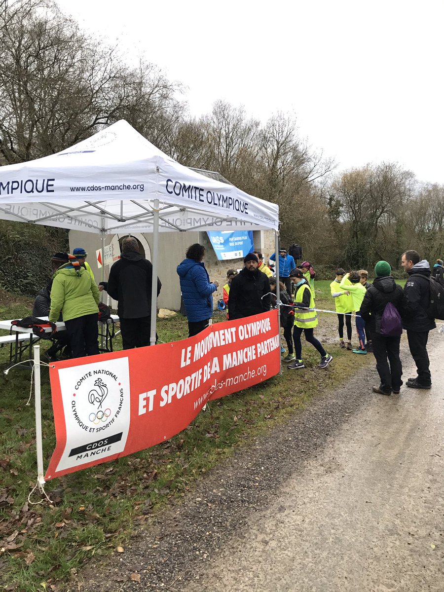 1er Trail semi nocturne UNSS  Plan d’eau de Mont Castre.