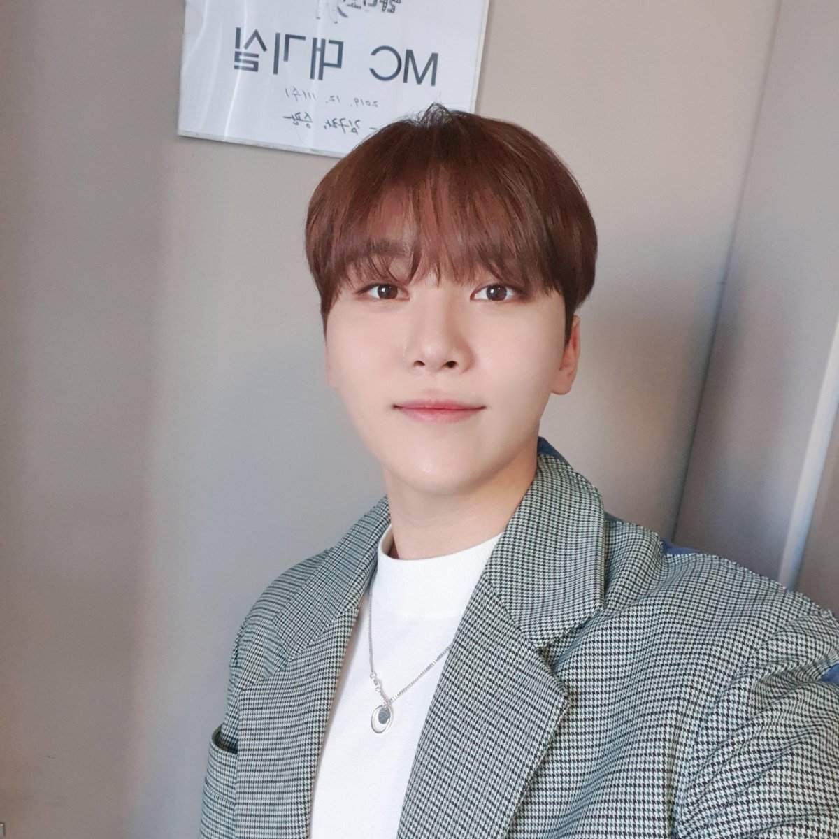 pledis_17's tweet photo. [17'S 승관] 라스에서도 어김없이 빛났던 뿌💕 스페셜 MC 승관과 함께해서 더 즐거웠던 수요일 저녁🎶 뿌야 꿈꾸면서 다들 뿌나잇🌙

#캐럿에겐_완죤_인기_만점😘
#승관이_보면_미소가_빵싯빵싯😁 https://t.co/NZMsDr0Y18
