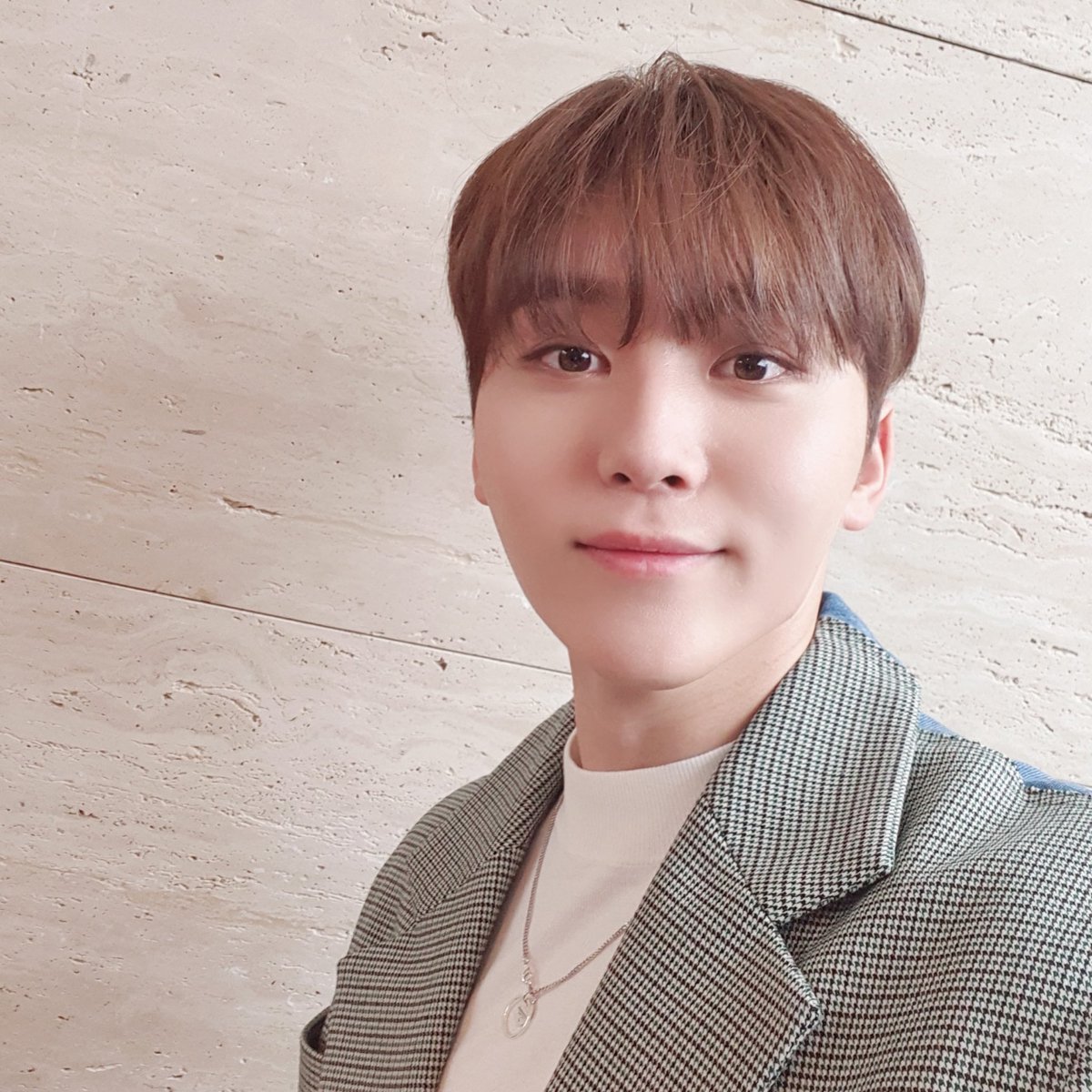 pledis_17's tweet photo. [17'S 승관] 라스에서도 어김없이 빛났던 뿌💕 스페셜 MC 승관과 함께해서 더 즐거웠던 수요일 저녁🎶 뿌야 꿈꾸면서 다들 뿌나잇🌙

#캐럿에겐_완죤_인기_만점😘
#승관이_보면_미소가_빵싯빵싯😁 https://t.co/NZMsDr0Y18