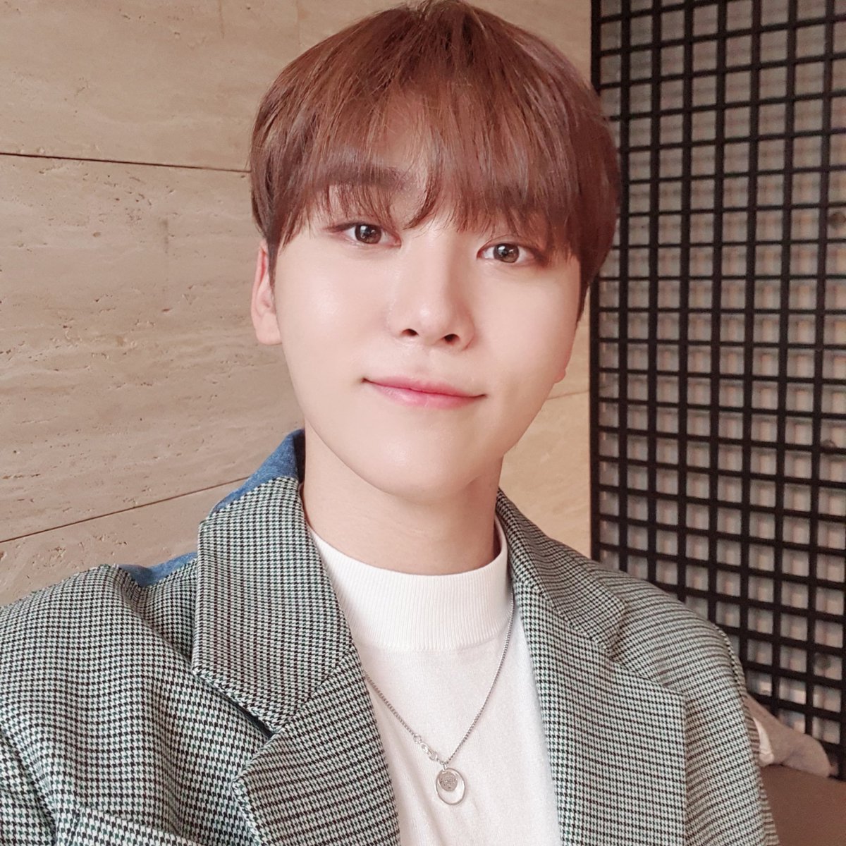 pledis_17's tweet photo. [17'S 승관] 라스에서도 어김없이 빛났던 뿌💕 스페셜 MC 승관과 함께해서 더 즐거웠던 수요일 저녁🎶 뿌야 꿈꾸면서 다들 뿌나잇🌙

#캐럿에겐_완죤_인기_만점😘
#승관이_보면_미소가_빵싯빵싯😁 https://t.co/NZMsDr0Y18