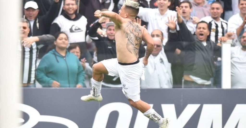 ¡BRAVOO! 🇻🇪 El vinotinto Yeferson Soteldo fue elegido como el mejor jugador del Santos FC del 2019 👏🏻 

Con 12 goles y 8 asistencias, el “10” hace historia al convertirse en el primer venezolano en ganar este galardón ¡Felicidades!🎉

#VenezuelaProductivaYSoberana <a href="/NicolasMaduro/">Nicolás Maduro</a>