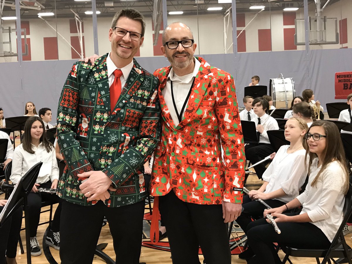joel_snavely's tweet photo. Two Fashion Icons! @MLMSmuskies #mlmuskypride https://t.co/QPqaLA6XsN