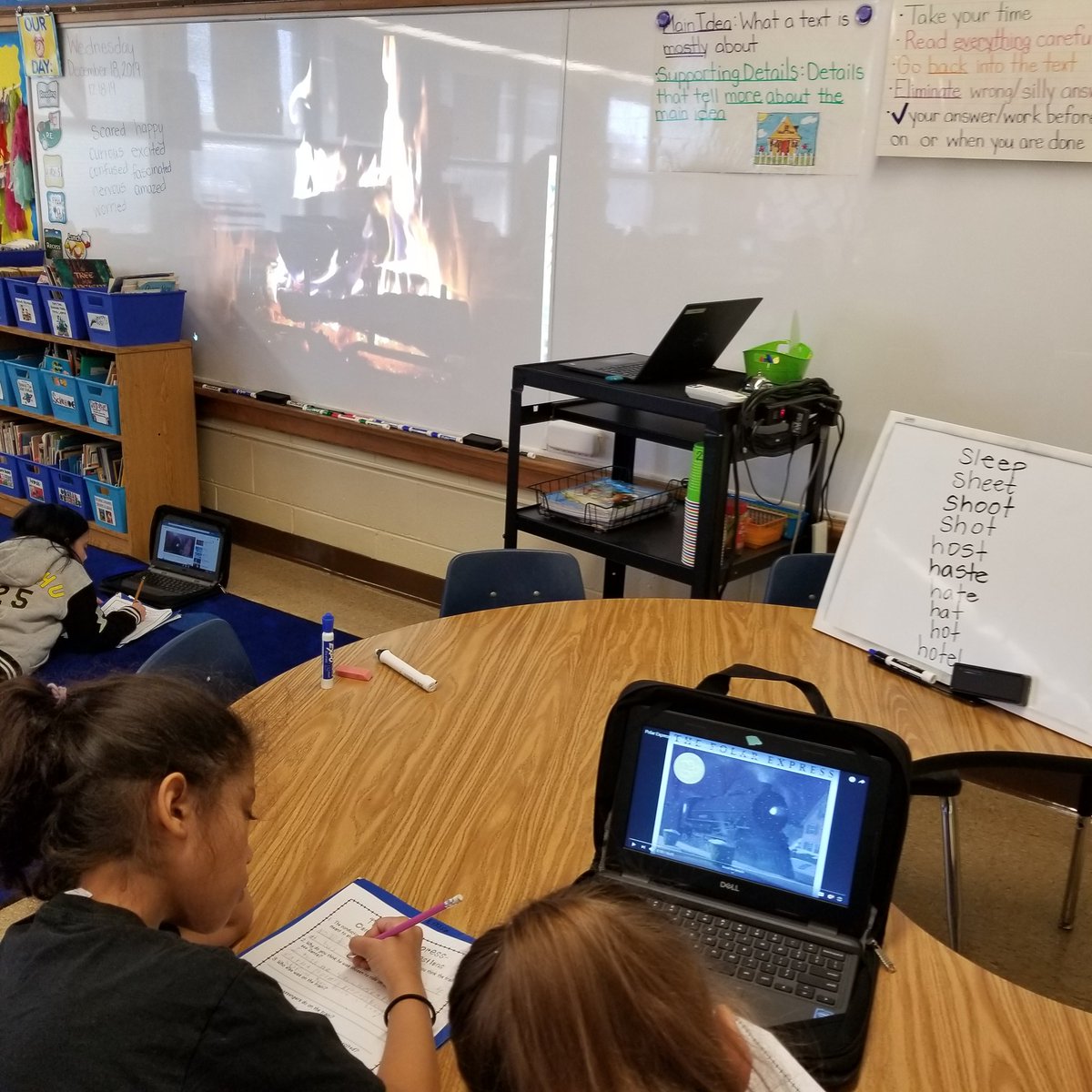 MissVitale's tweet photo. Reading The Polar Express by a crackling fire! 🎅🎄🚂❄#3rdgrade #d84ontrack @D84Pietrini https://t.co/2ygquxH2so