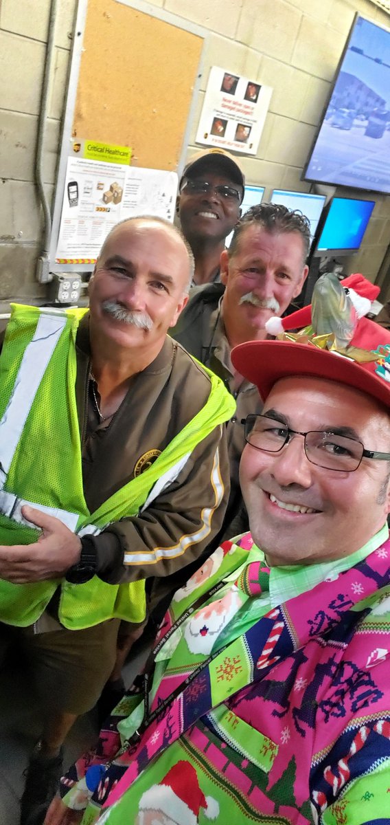 Wacky Wednesday in the Florida district!! The Countryside drivers had huge #PeakSmiles when they saw this outfit. Tis the season!! Hey @chspaztell, I saw your folks with these also...AWESOME!!!
@FloridaUPSers 
<a href="/JDMyrick1/">J.D. Myrick</a>