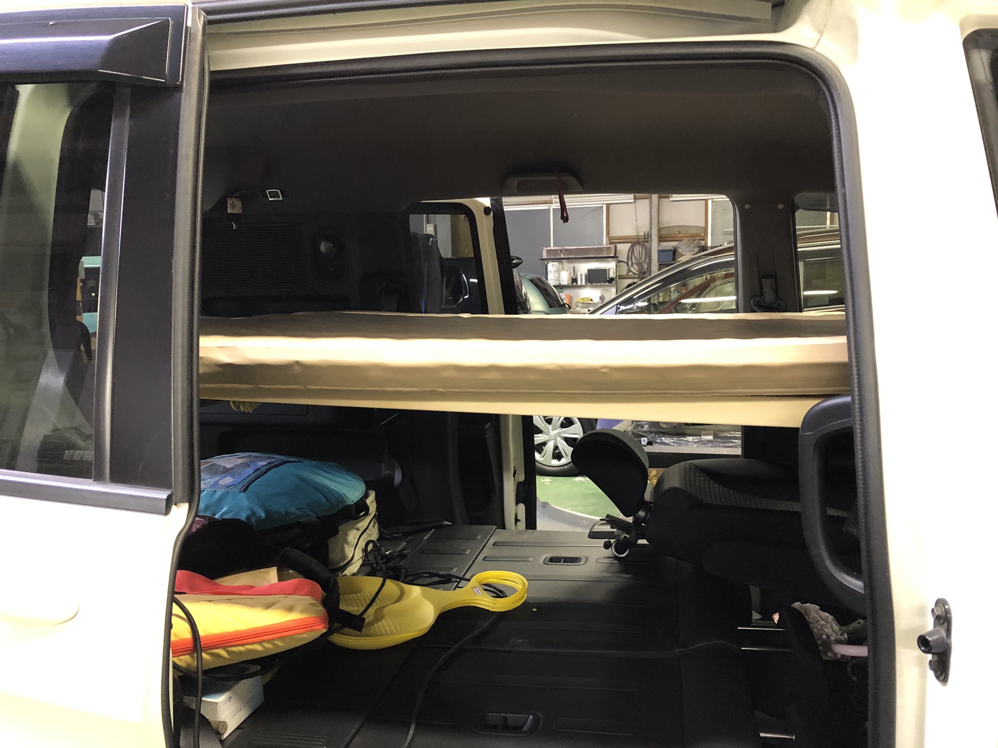 水野友範 のりぞう ちょっとゴチャゴチャしてるけど フリードスパイク を 車中泊 仕様にしてみました 吊りベッド 二段ベット 4人が足を伸ばして寝られる車になりました T Co B4dqt2jz4v Twitter