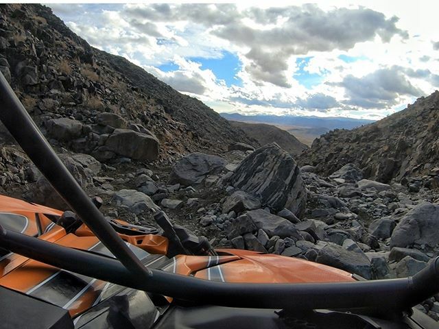 UTVGuide's tweet photo. #WindshieldView from Johnson Valley. Where is the trail again?⠀
.⠀
.⠀
@ultra4racing @canamoffroad #KOH2020 #kingofthehammers #RockCrawling #MaverickX3 #JohnsonValley https://t.co/c3rNnMV7if https://t.co/uDDkHjTccb