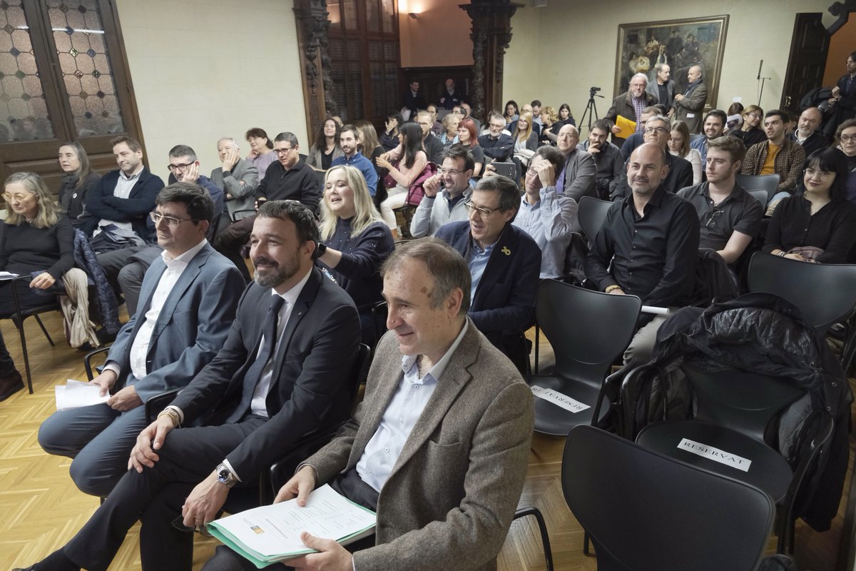 ColpisCat's tweet photo. Molt content(e)s i molt agraïts/des per la gran festa d'ahir per haver pogut compartir els nostres #30anys amb tots vosaltres! Però, sobretot, a tots els que heu estat en el camí que ha fet possible arribar-hi.
Per molts anys més!
#Colpis30 #FentProfessio #FentCol·legi https://t.co/ZBMZXyDO5C