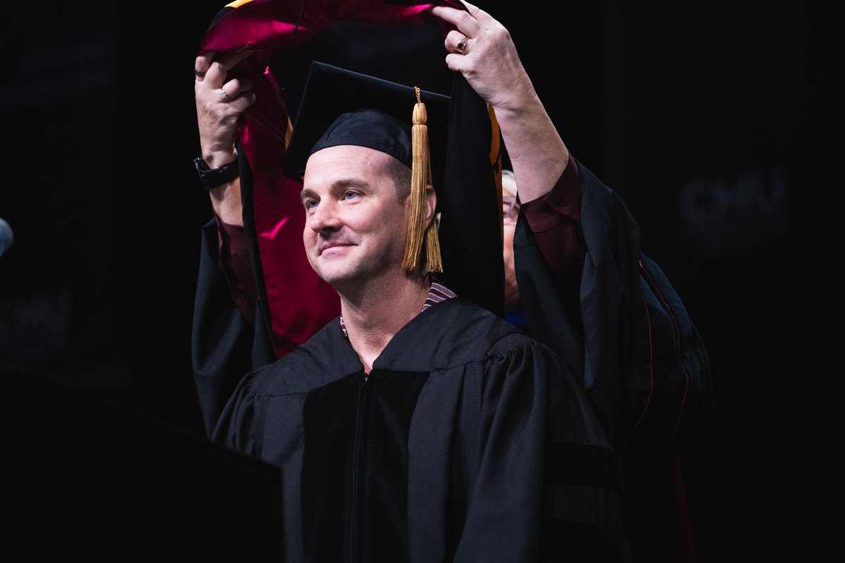 lukedaum's tweet photo. Wisdom isn’t baked into your new degree. Wisdom is derived in the lessons of our mistakes and failures; and from the choices we make that shape our destiny. Make your choices, and don’t be discouraged if you don’t do things perfectly the first time.-Dr. Luke Daum #cmichgraduation https://t.co/A3tJaP26Sn