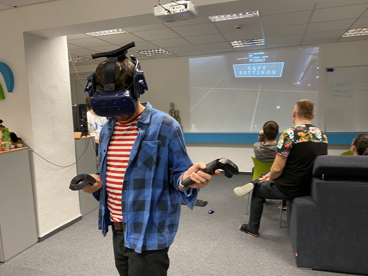 Commity.cz tweet media