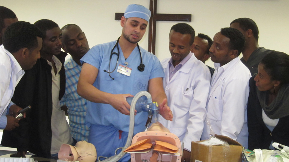 Calling all residents! ASA Resident International Scholarship applications for 2020-21 due by Jan 31! What better way to spend a month than using your skills than to teach and learn anesthesia care in a low-resource setting?! #globalanesthesia ow.ly/3g1650xCNrT