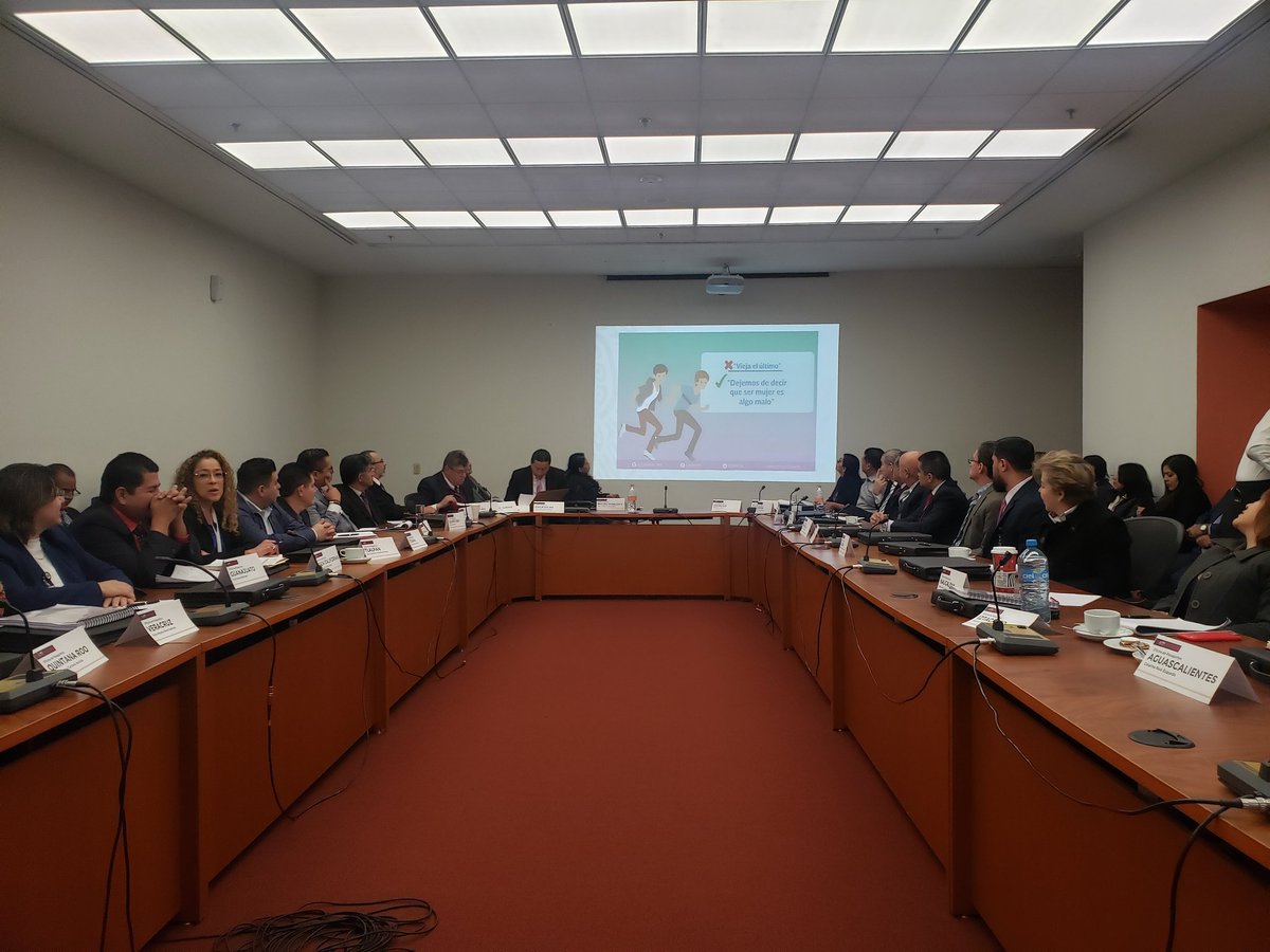 Candelaria___'s tweet photo. 3er día de Taller con los titulares de las Delegaciones.
Con uno de los temas más importantes

 "Política de Igualdad Laboral y NO Discriminación" 

Garantizar los derechos de todas las personas en su área laboral.

Expone la T. de igualdad de género de la @SRE_mx, Claudia Serna. https://t.co/8vU0X5vTTu