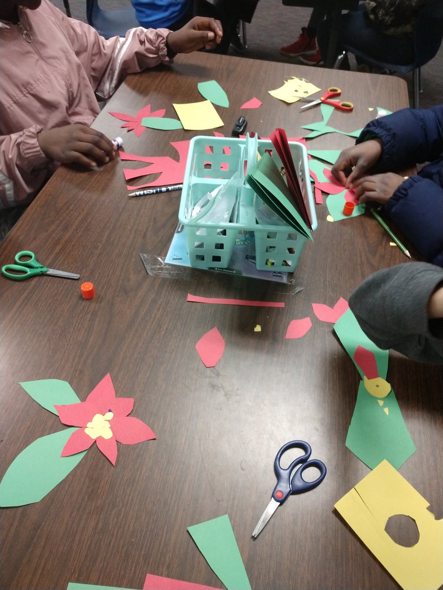 MrsDriggers310's tweet photo. We learned about the Legend of the Poinsettia today during holidays around the world. #HECleads #ChristmasInMexico #Pridein5 https://t.co/1Yq642xGYi