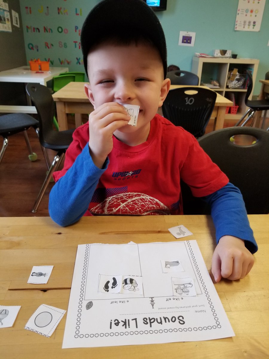 MrsTonya_LPS's tweet photo. Long /e/ or short /e/. It can be so hard to tell the difference but kindy is doing great at sorting these sounds! https://t.co/SDPvmA56kX