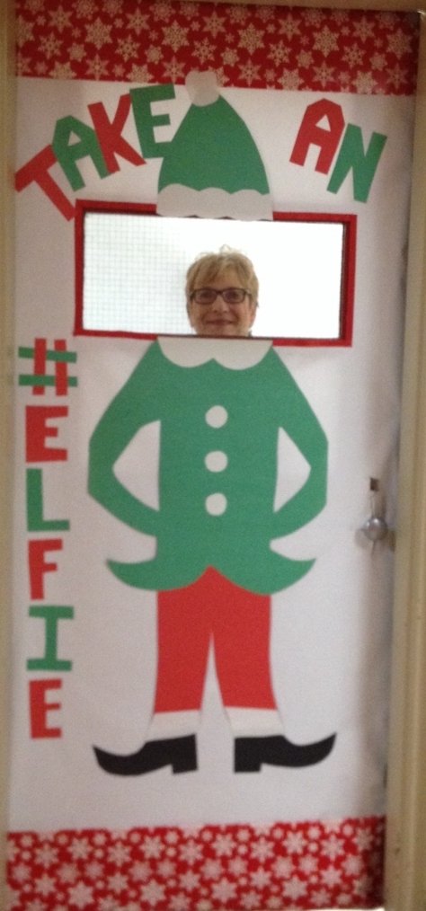 bbtonz's tweet photo. @wdhswolfie @GEDSB even our hall walkers are awesome little Elves at Waterford District High School!! 😉 Elf fun in room 203! Take an #elfie , get a yummy Christmas Cookie! https://t.co/OSUb8CyJhh