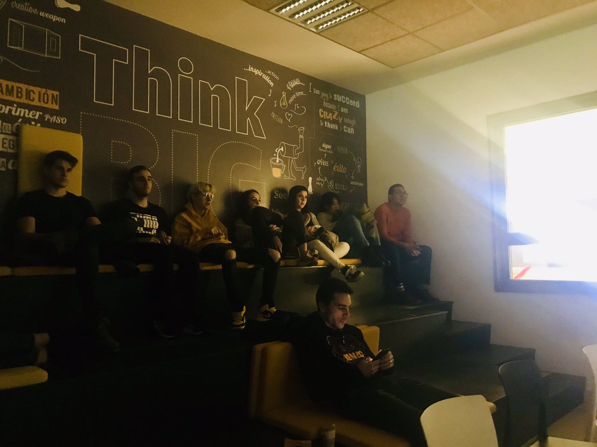 teresasanzoliv's tweet photo. Aprovechando estos días con los alumnos con actividades diferentes con mi compi @Susana_CFGS_UEM https://t.co/W6dA92ncgR