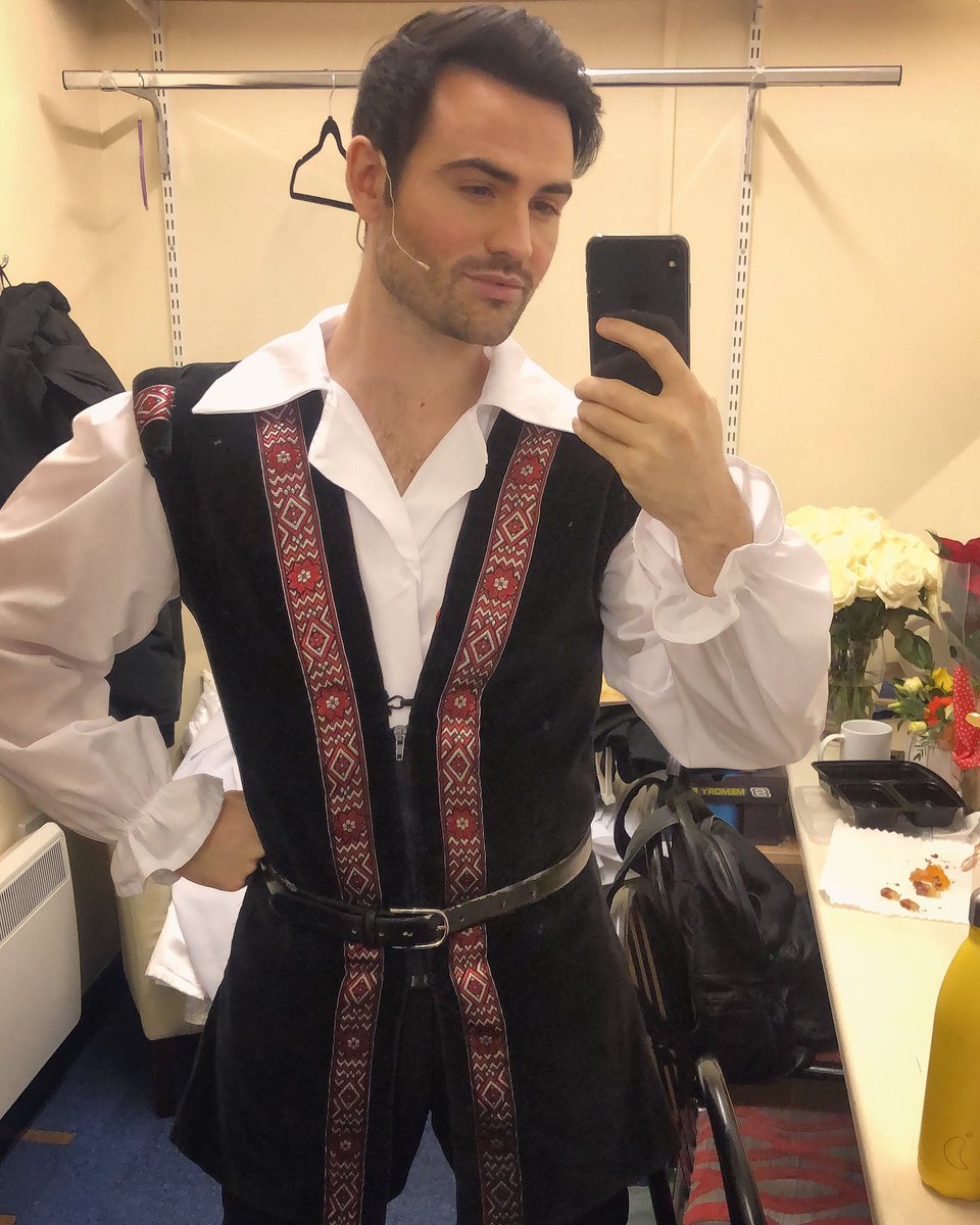 Michael_Auger_'s tweet photo. Feeling princely for three shows today!! π #ohnoimnot #panto π https://t.co/p9aaWErpZQ