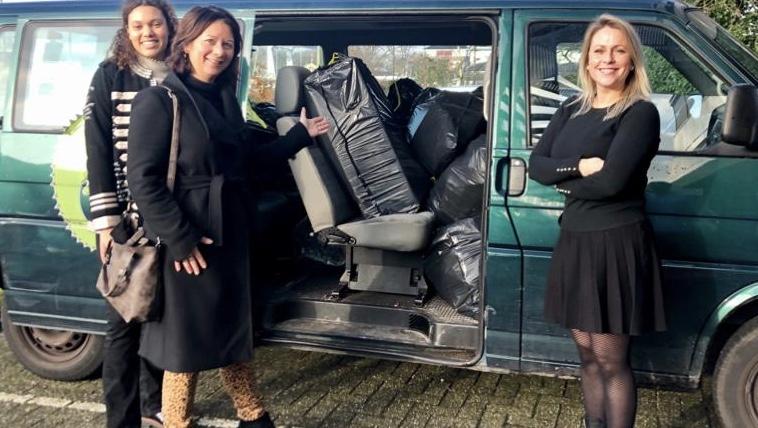 jijbent_org's tweet photo. Vanmiddag ontvingen we meer dan 800 kerstcadeaus (!)💪🙏🙌 van Happy KidsCare voor kinderen van @Jeugdformaat . Wow! Deze cadeaus zijn ingezameld tijdens de Kerstboomactie in Delft en Den Hoorn. Zo mooi om te zien dat er zoveel mensen zijn die ieder kind een mooie Kerst wensen!💖 https://t.co/WH6VAIkGQE