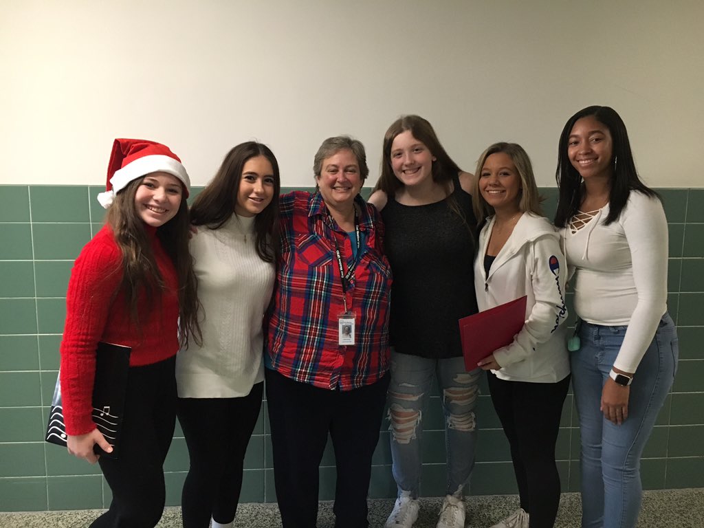 WTCMusicdept's tweet photo. What a fabulous experience for everyone!! @meadowbrookem @EastMeadowArts @clarkechoirs1 @M_Broxmeyer @MusicwithBraun #greathappenshere19_20 https://t.co/5mvESAsx1U