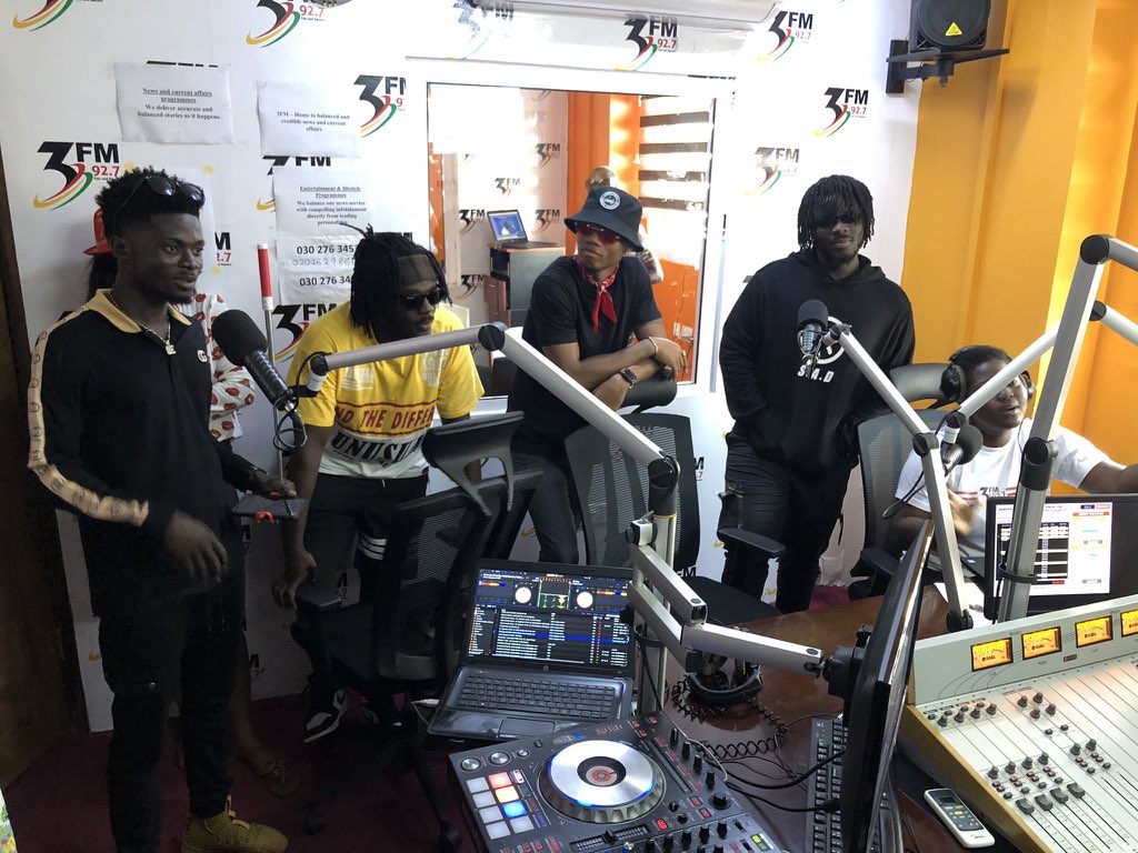 Society_watch's tweet image. Lynx Entertainment Family signed artistes are on a media tour with cakes to show appreciation for their support @KiDiMusic @KuamiEugene @GhDopeNation 

#SocietyNews 
#SocietyReact