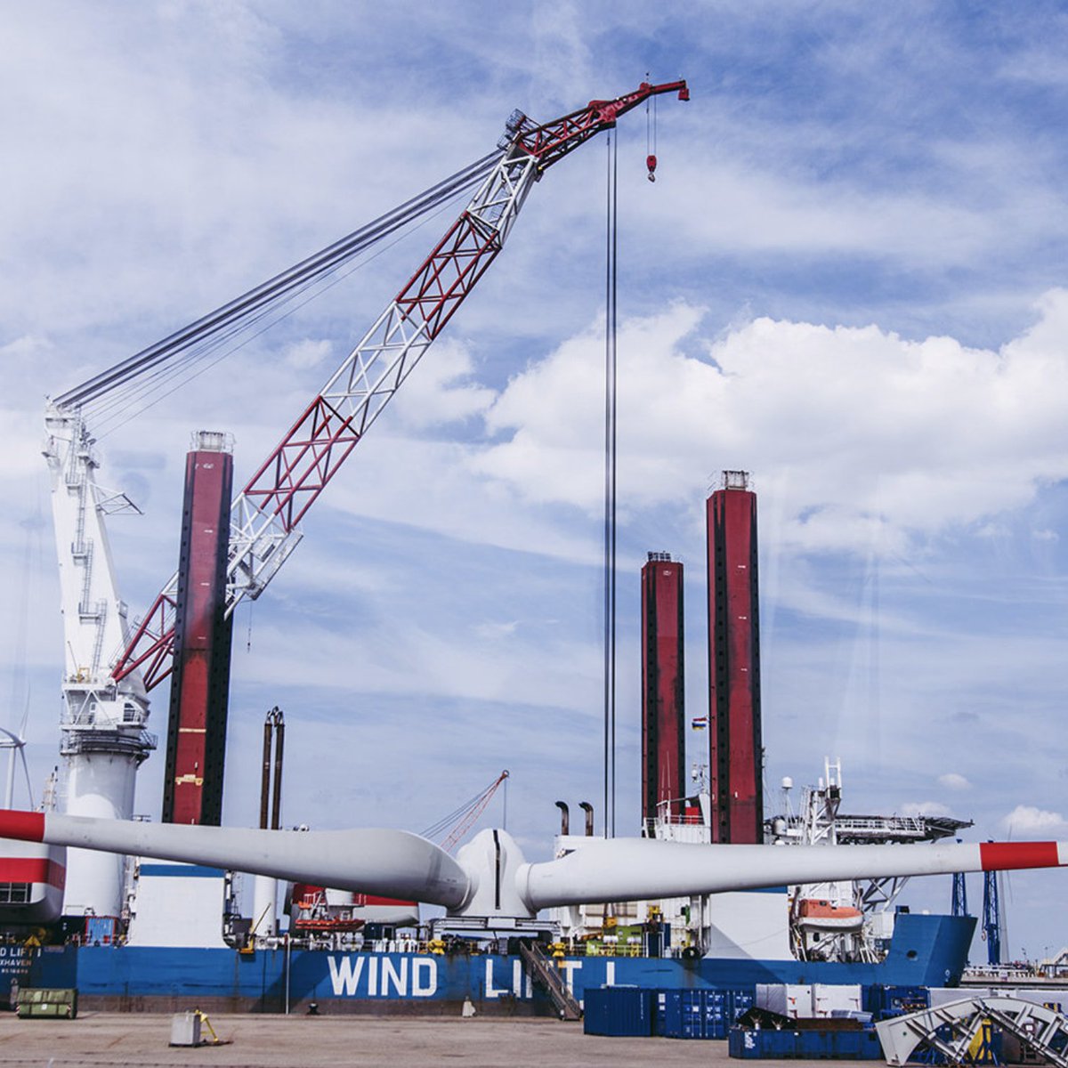 GrandPrixAssen's tweet photo. Reden #8 waarom Groningen de perfecte plek is voor het
@HardtGlobal #HyperloopCenter:
Een groene toekomst.
Vergroening begint in het stopcontact van Nederland. Hier werken we aan de energie van de toekomst.
https://t.co/d5xHH7ZMdw https://t.co/tpcktMUP4I