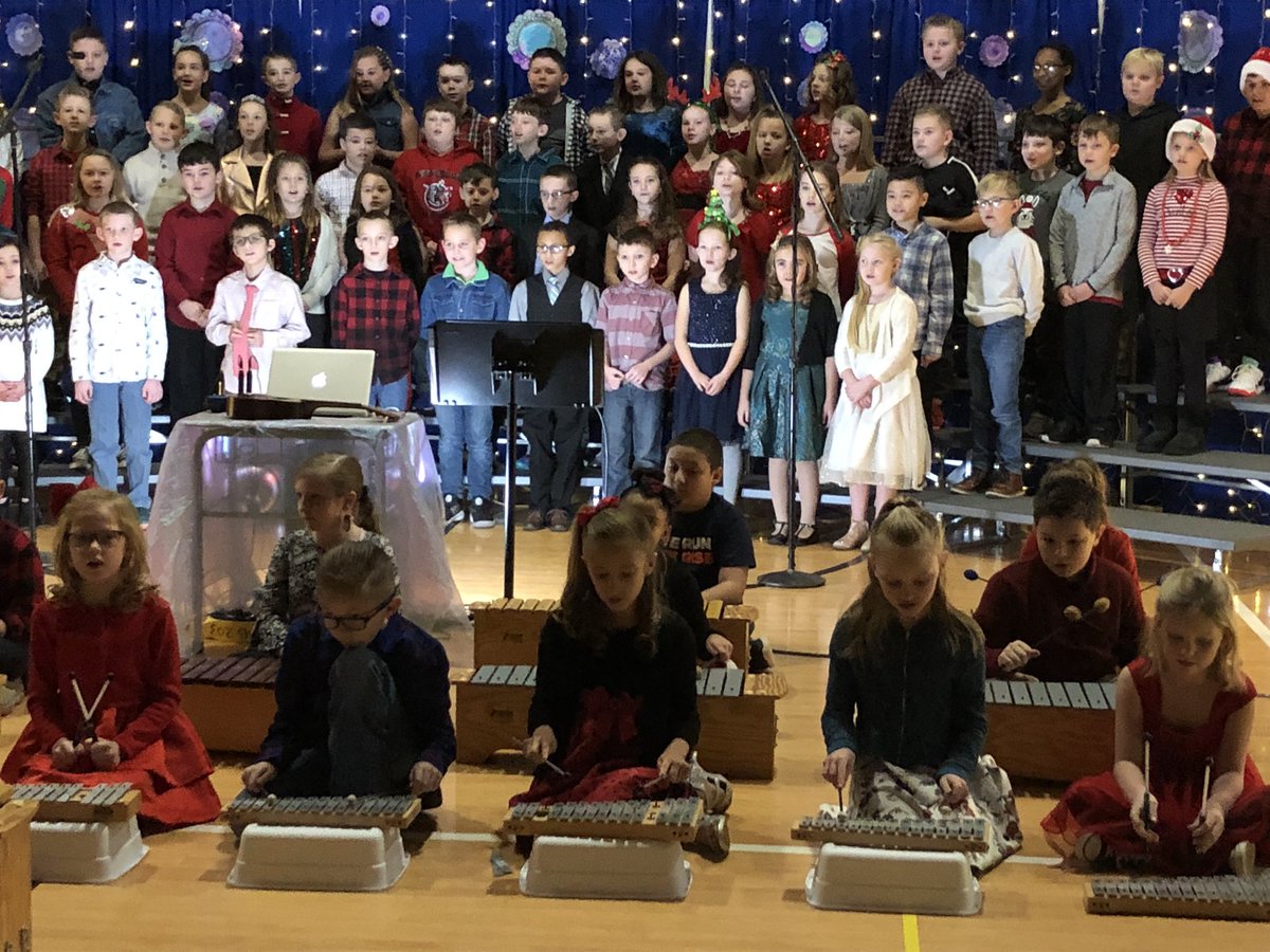 MylanPatriots's tweet photo. ❄️ A beautiful snowy morning here at The Park as our 2nd/3rd and Choir members performed in their winter concert. Special thanks to Ms. Billotti and Mrs. Jackson for making the stage look and sound spectacular. ❄️ 👏🏼👏🏼 #mylanpatriots @Monongalia_Co @WVeducation https://t.co/MIKQxos1IE