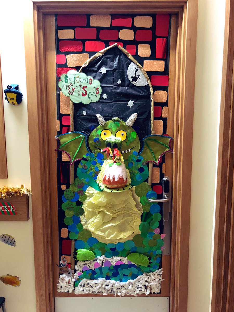 AlexandraBeck55's tweet photo. @jlandpartners #excitableedgar visits the Children’s Physiotherapy department for @SalisburyNHS best dressed Christmas door competition! #bekindatchristmas #shortlisted @SpireFM @SFTTherapyTeam 🎄 https://t.co/mMpL5oPA3W