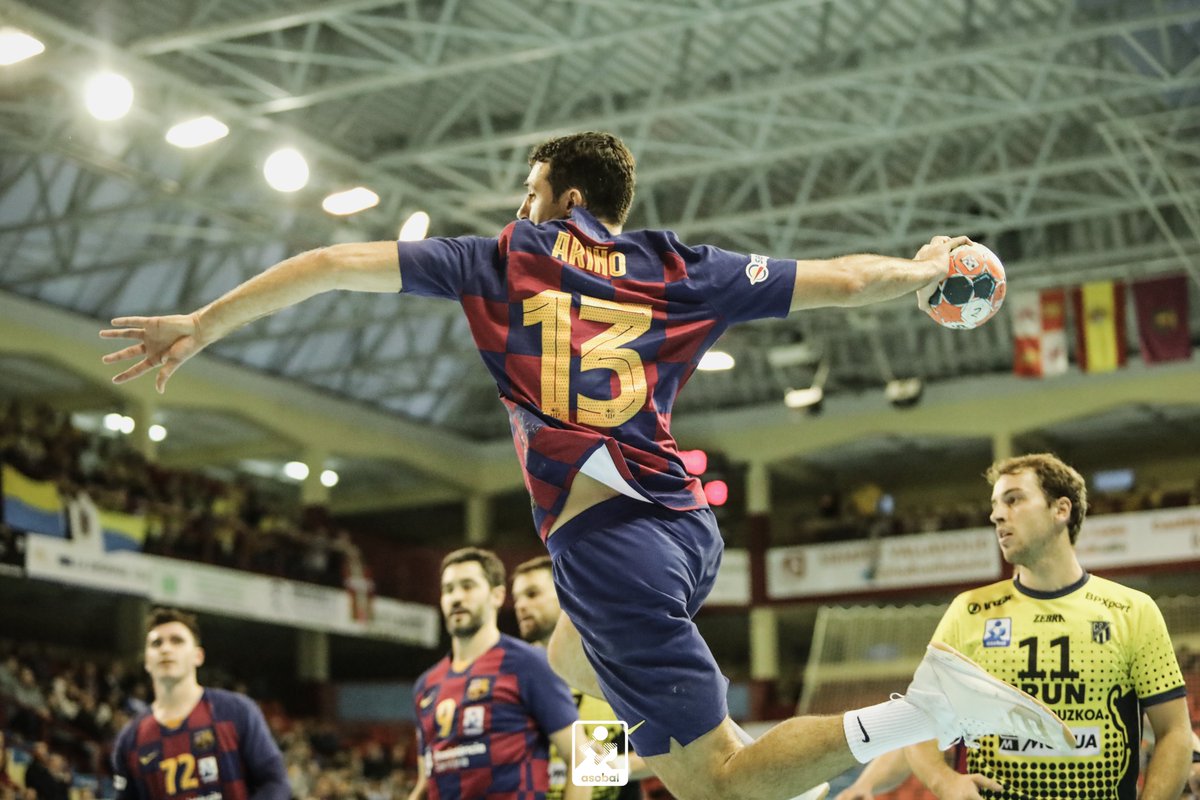 ASOBAL's tweet photo. 👀 Descubre las mejores imágenes del duelo con aroma Champions☝️ en la Final de la #30CopaASOBAL @FCBhandbol ⚔️ @CDBidasoaIrun🤩

💻 Galería en nuestro FB con la mirada fotográfica de 📸Edu Ágreda 👉 https://t.co/YCiI4awhBs https://t.co/aUUdnBjHct