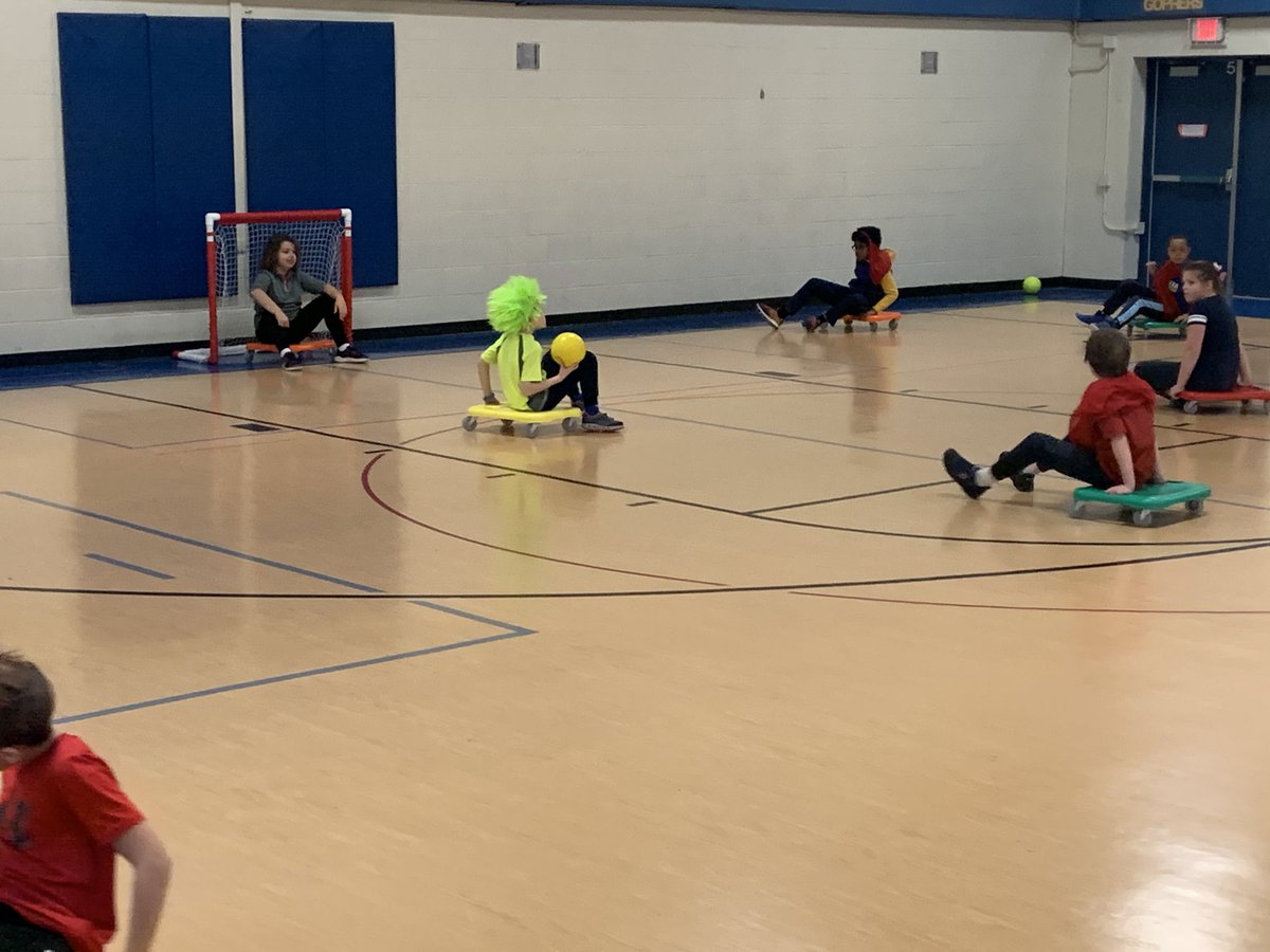 SunsetHillPE's tweet photo. Working on overhand throws and tactics through game play. ⁦@SunsetHillWPS⁩ https://t.co/WQpSqfDqXU