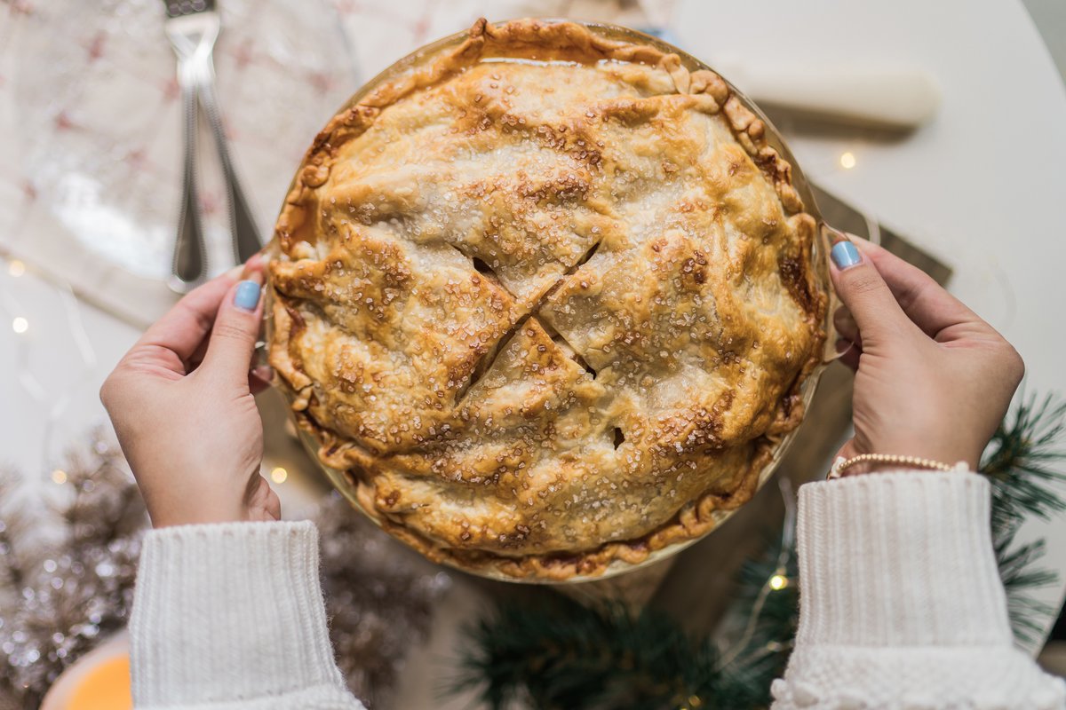 AdoredbyAlex's tweet photo. Sharing my simple holiday fresh apple pie recipe on the blog! Made with @Pillsbury dough found @SamsClub, makes the baking so much easier! Full post and recipe here: https://t.co/5XiHYIs0eO #ad #beamerrymaker https://t.co/6HqUlOY70f