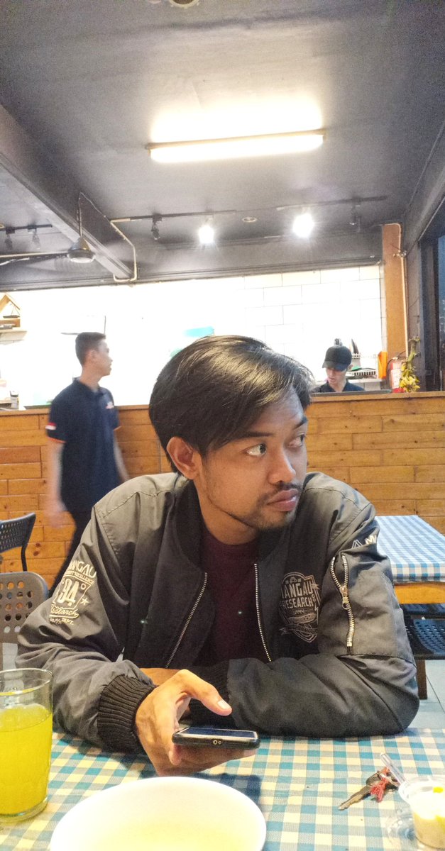 sweeticya's tweet photo. Jadi, dia adalah definisi manusia penghibur banget buat gw even cuma ngeliat dia diem aja gw udah pasti langsung ketawa ngakak 🤣 apalagi duduk ngobrol kayatadi gini sumpah bikin ngompol banget 🤣🙌🏻 https://t.co/GSoQfbG6gg