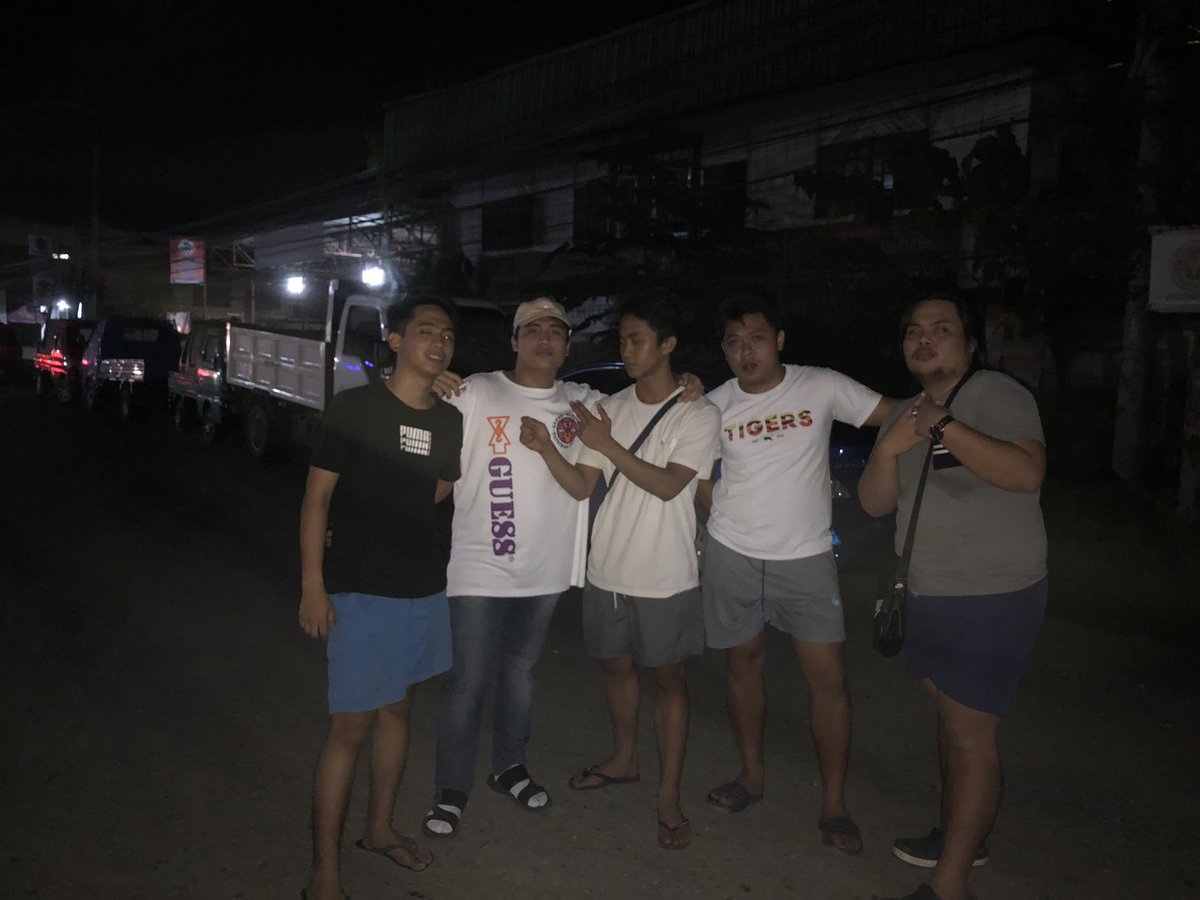 Ondoooooy's tweet image. Team Whitehouuuuuuuse mag ingaaaay 💯 #NotAThrowback 😜
